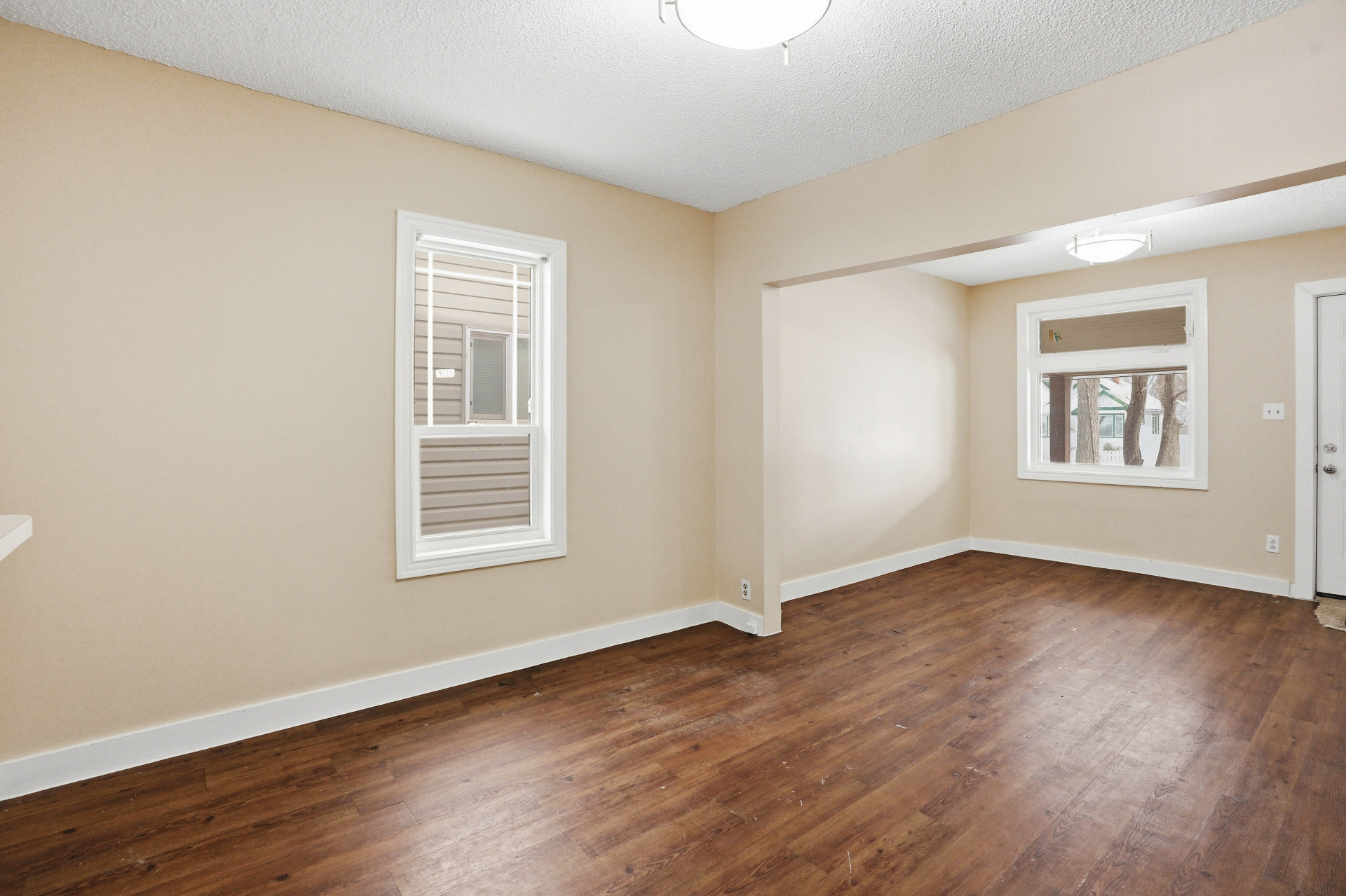 $18.5万 萨屯独立屋出售·1121 Ave H N——林与唐地产 - 3